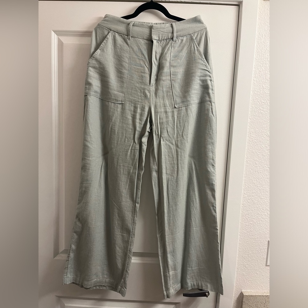 A&F Linen Pants in Light Green